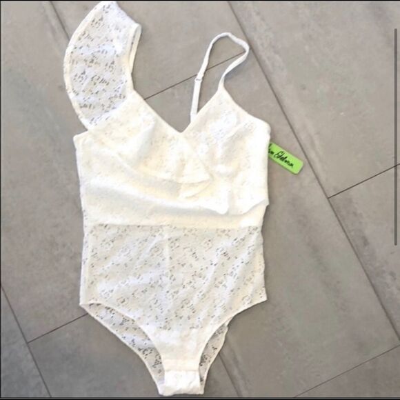 SAM EDELMAN CLOUD DANCER ASYMMETRIC LACE BODYSUIT - Picture 2 of 5